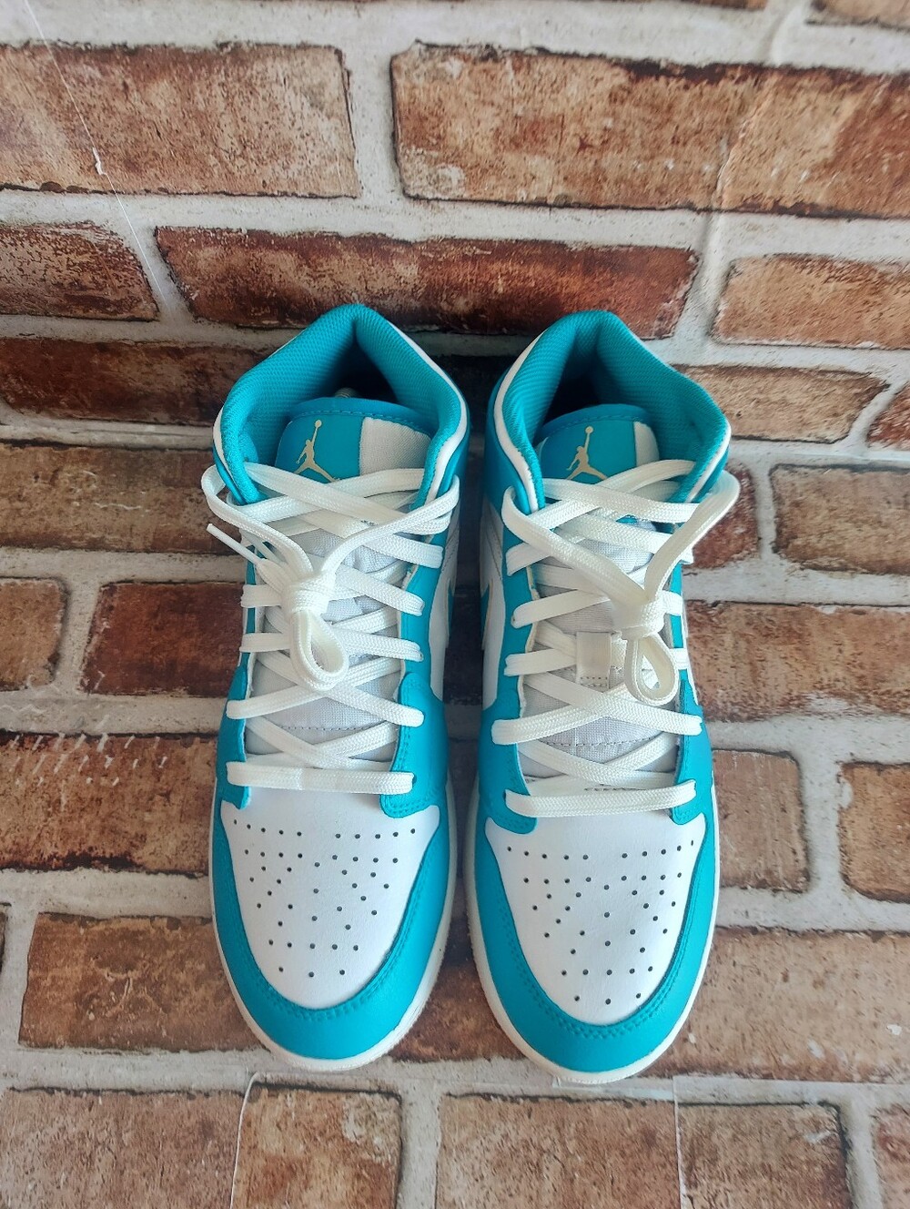 Pre-owned 2023 Jordan 1 Mid - Picture 4 of 10